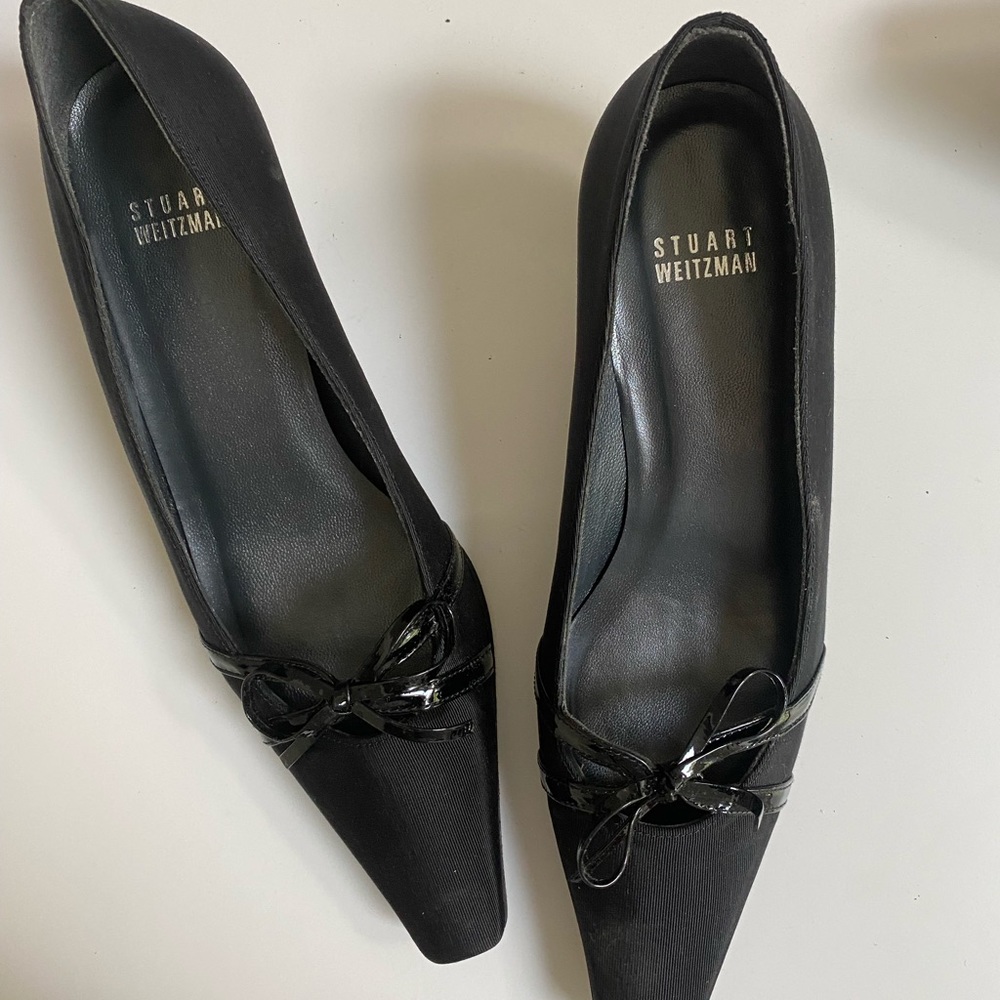 stunning black vintage Stuart Weitzman heels in a size 7 1/2 in perfect shape